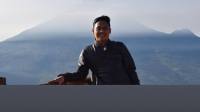 Para Manusia Langit: Radhar dan Agus Sunyoto