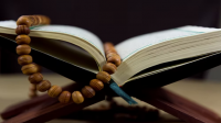 Surah Al Qaṣaṣ Ayat 77 : Bacaan, Terjemah, Mufradat dan Isi Kandungan