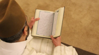 Surat Al A’raf Ayat 199, Bacaan, Arti Perkata (Mufrodat), Terjemahan, Kandungan dan Tafsir Surat Al A’raf Ayat 199, Bacaan, Arti Perkata (Mufrodat), Terjemahan, Kandungan dan Tafsir